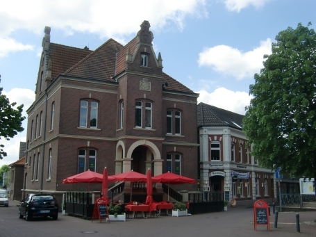 Emmerich-Niederelten : Streuffstraße, ehem. Rathaus